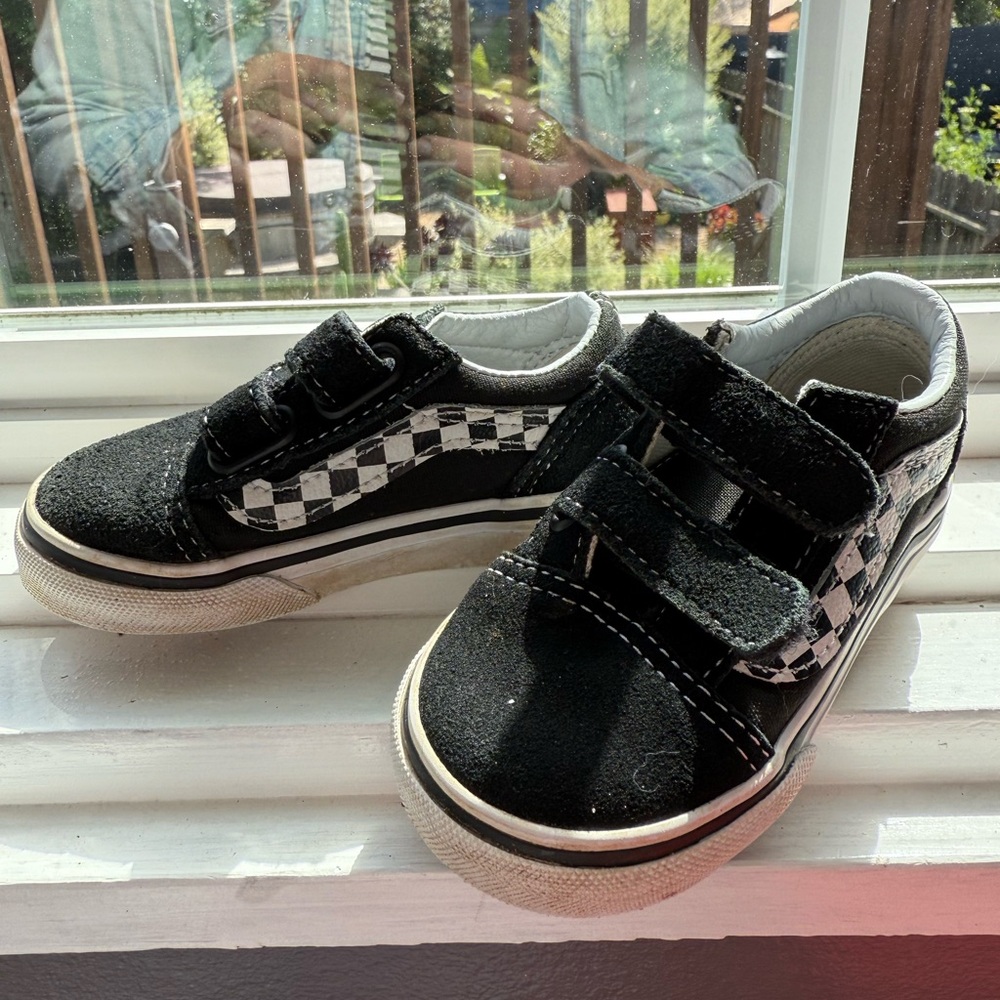 Velcro Vans with checkerboard streak for your Tiny Skate Kid